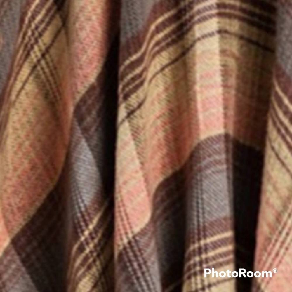 Ruggine Cardigan Poncho Blanket - Picture 3 of 7